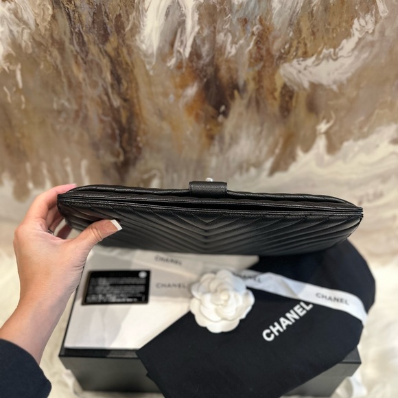 Chanel Large Black Chevron Quilted Caviar Turn Lock CC Oversize Clutch Bag - Picture 6 of 16